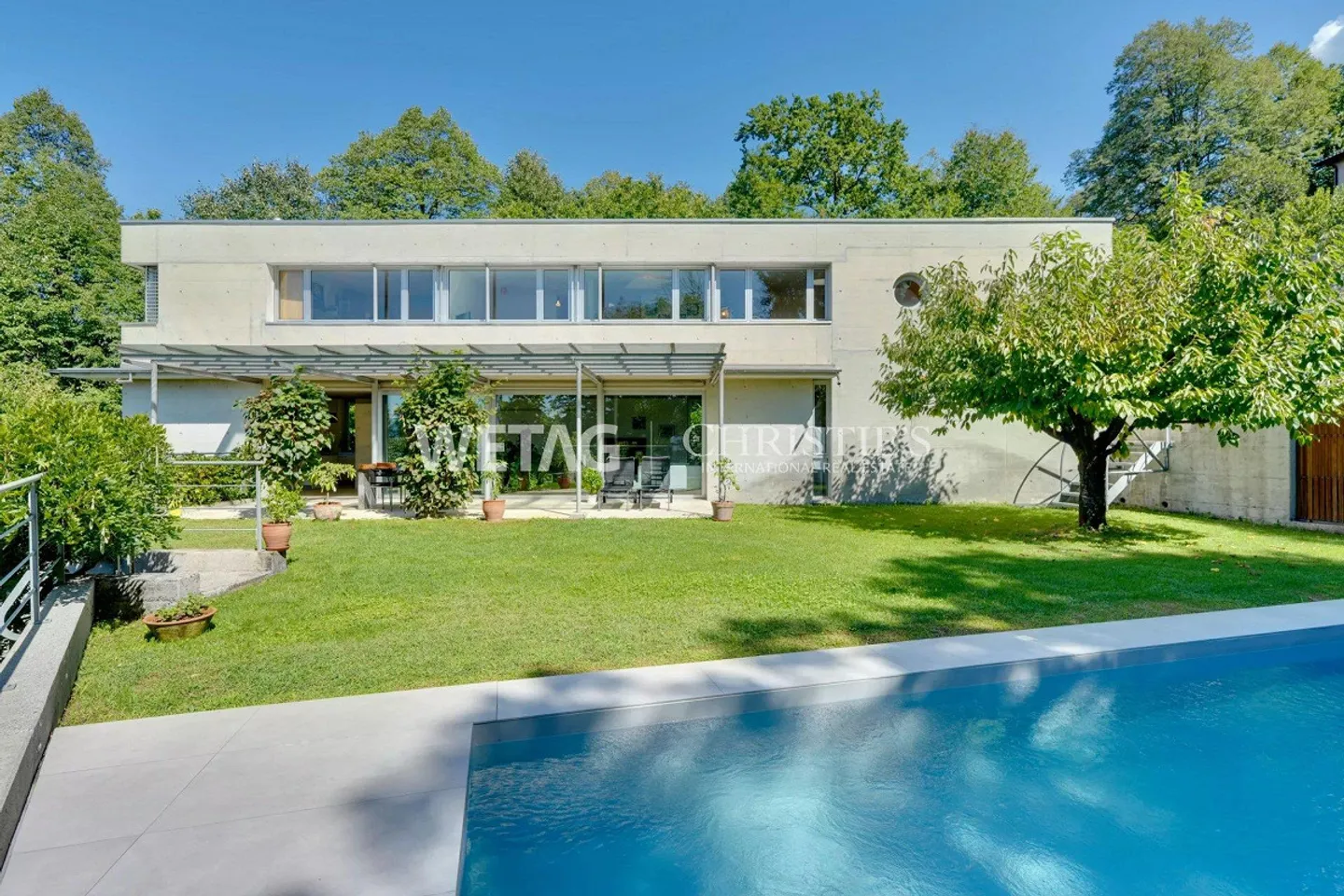 Elegant Villa with Large Garden & Outdoor Pool for Sale in Lugan... - Photo 1 of 13