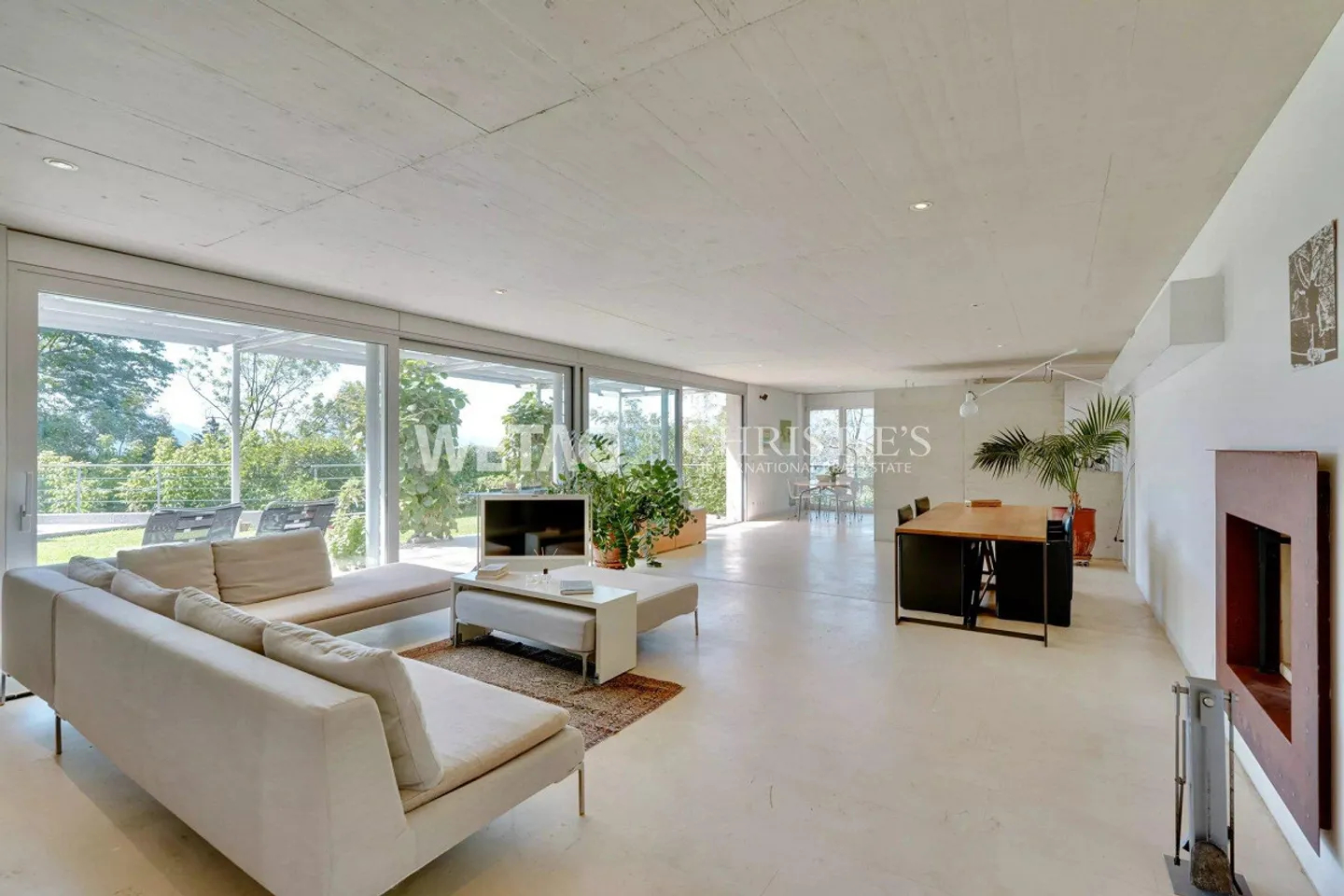 Elegant Villa with Large Garden & Outdoor Pool for Sale in Lugan... - Photo 3 of 13