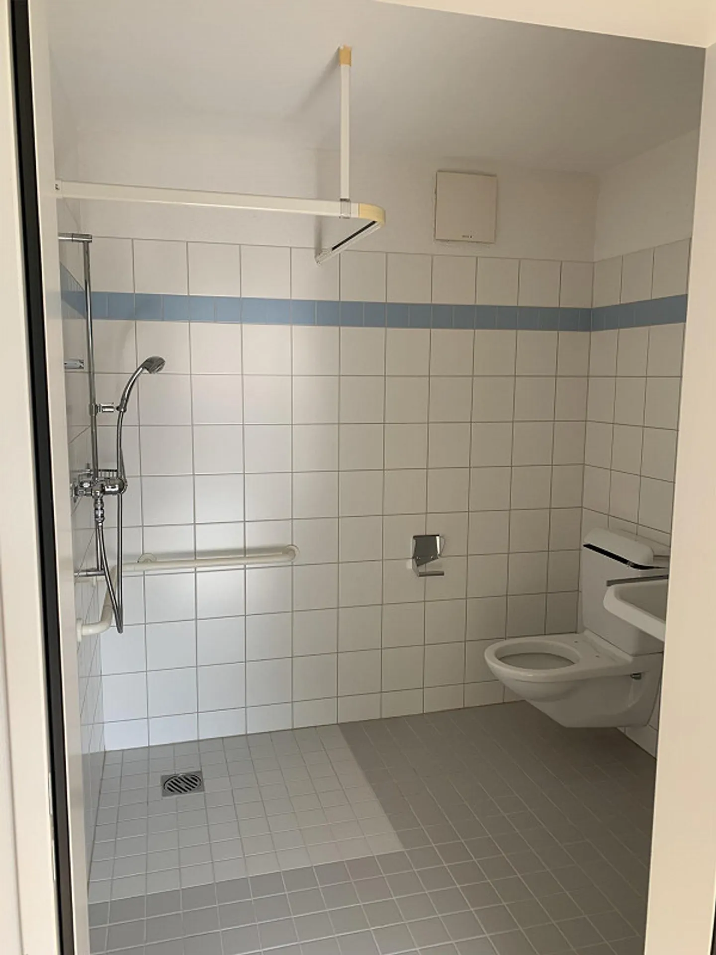 Appartamento 2,5 locali (58m2) nel verde con terrazza e giardino d'inverno - Foto 12 di 13