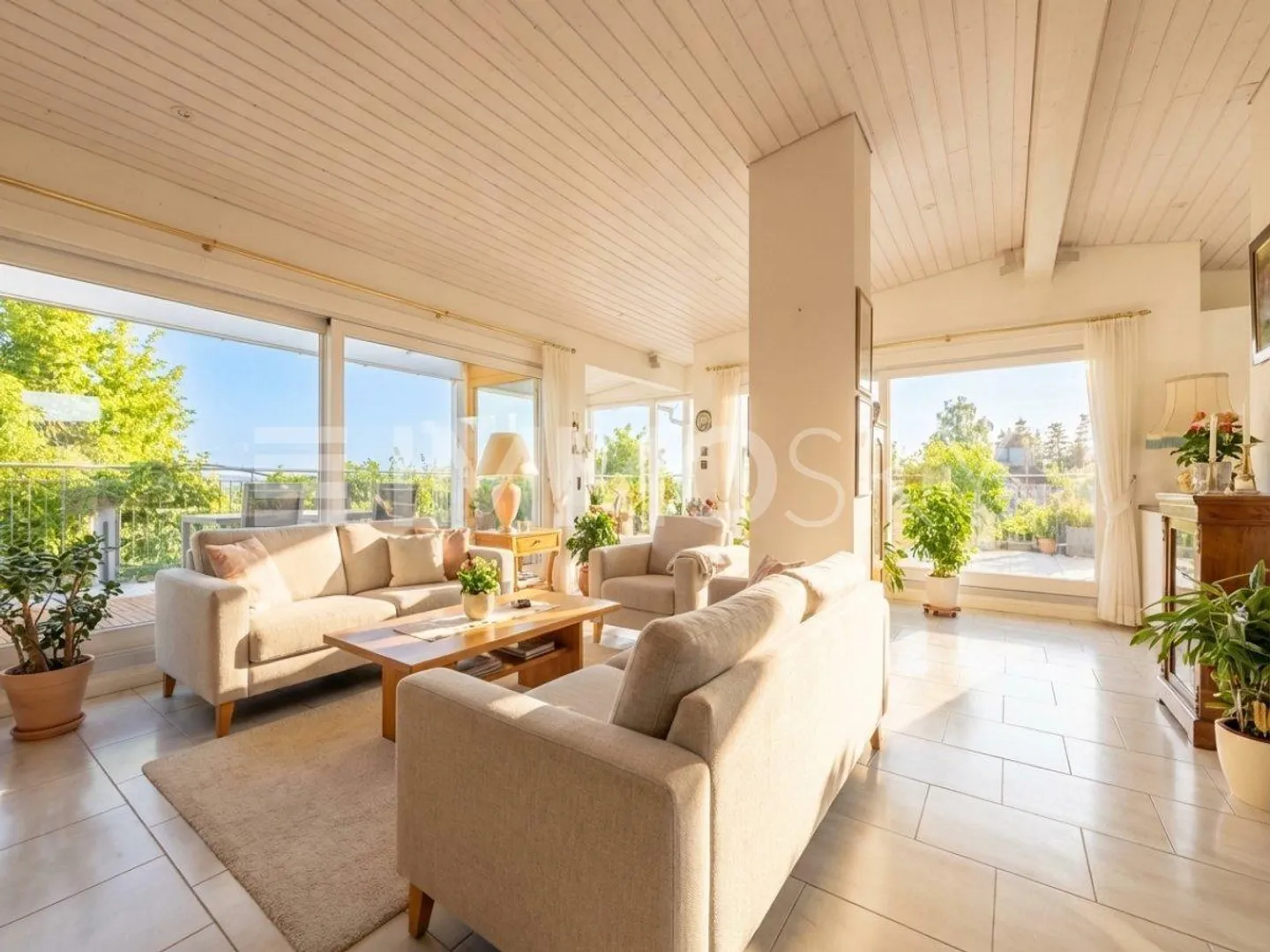 Vivere sopra i tetti con terrazza circondata e vista lago - Foto 2 di 5