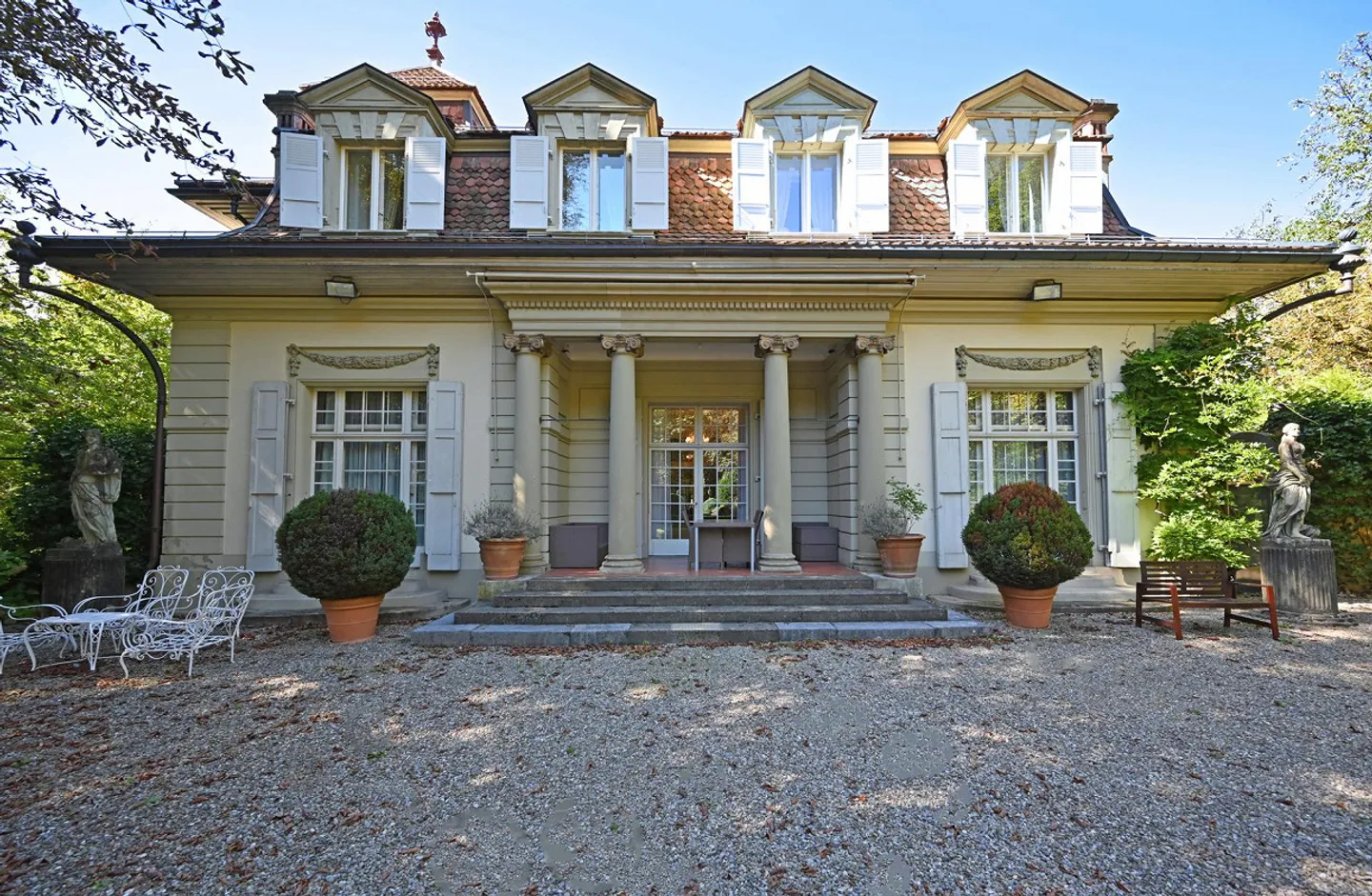 Architekturschönheit mit Parkanlage - Foto 7 von 27