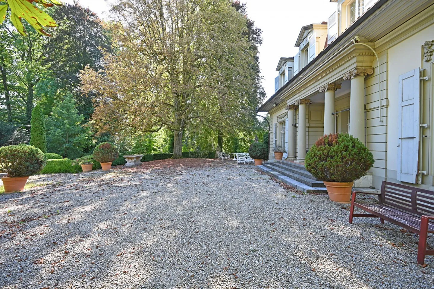 Architekturschönheit mit Parkanlage - Foto 8 von 27