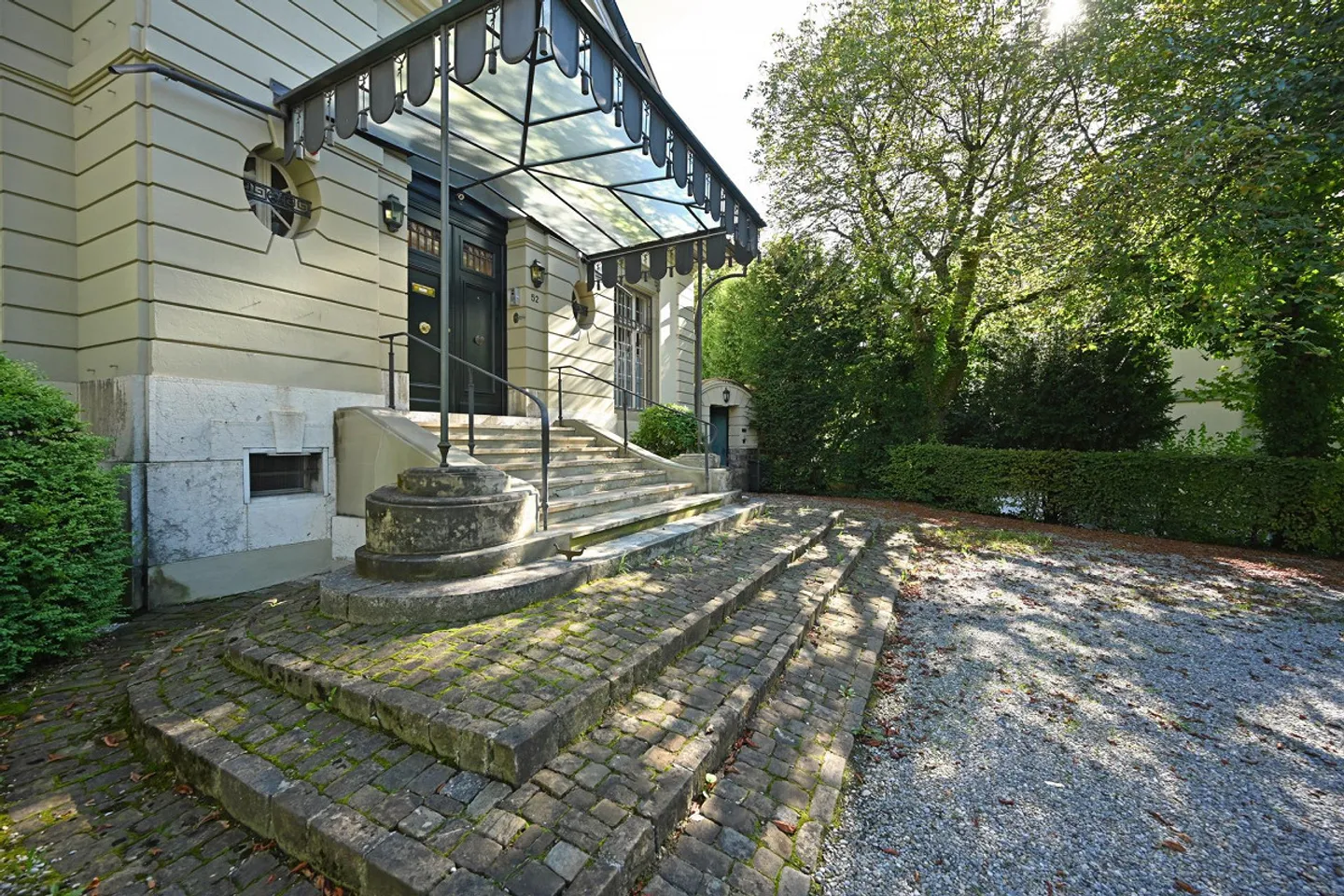 Architekturschönheit mit Parkanlage - Foto 10 von 27