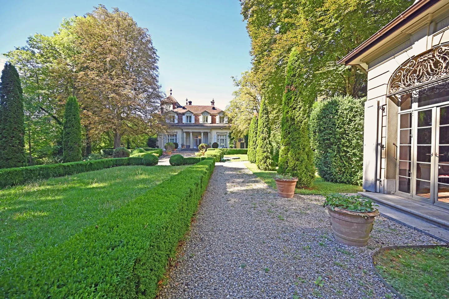 Architekturschönheit mit Parkanlage - Foto 11 von 27