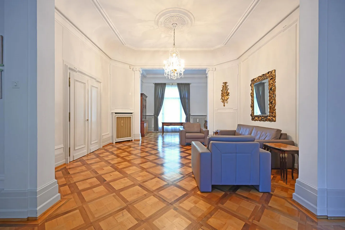 Architekturschönheit mit Parkanlage - Foto 16 von 27