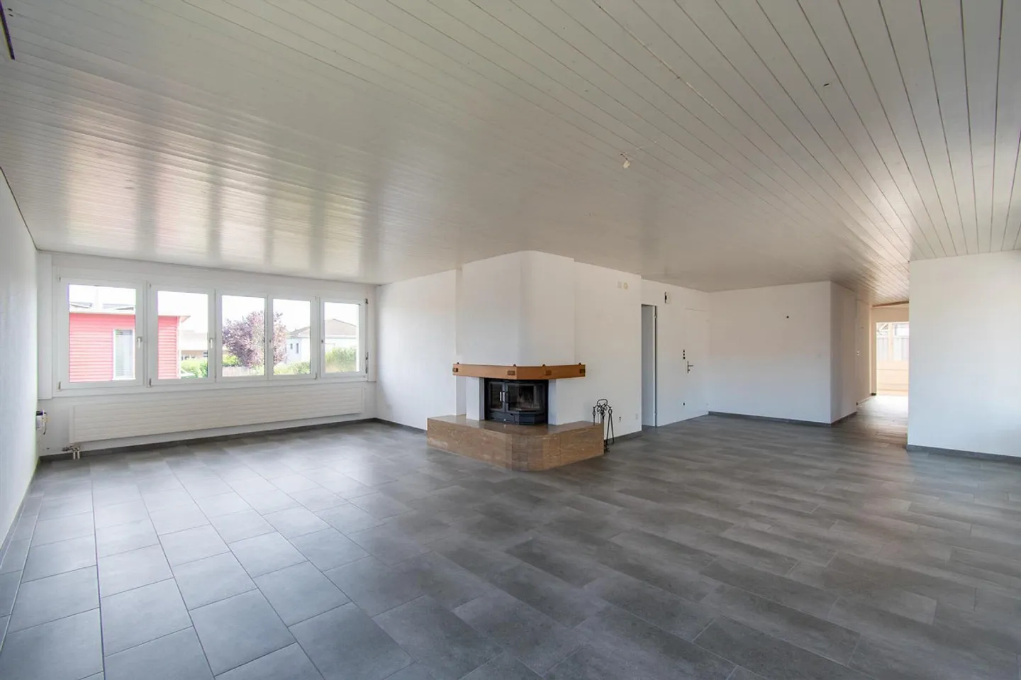 Spacious 5.5 Room Apartment with Terrace - Photo 2 of 13