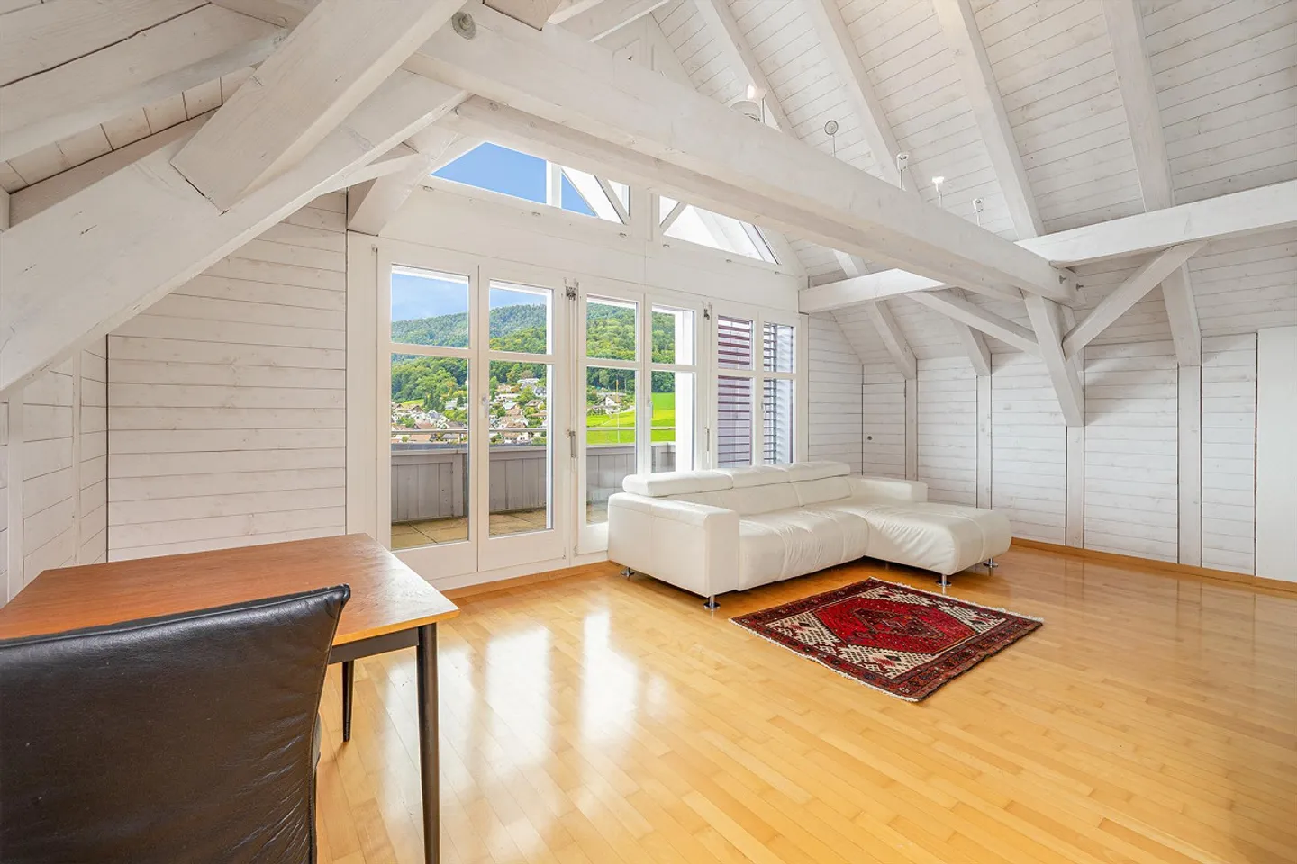 Super Location: Villa with Apartment - Photo 3 of 29