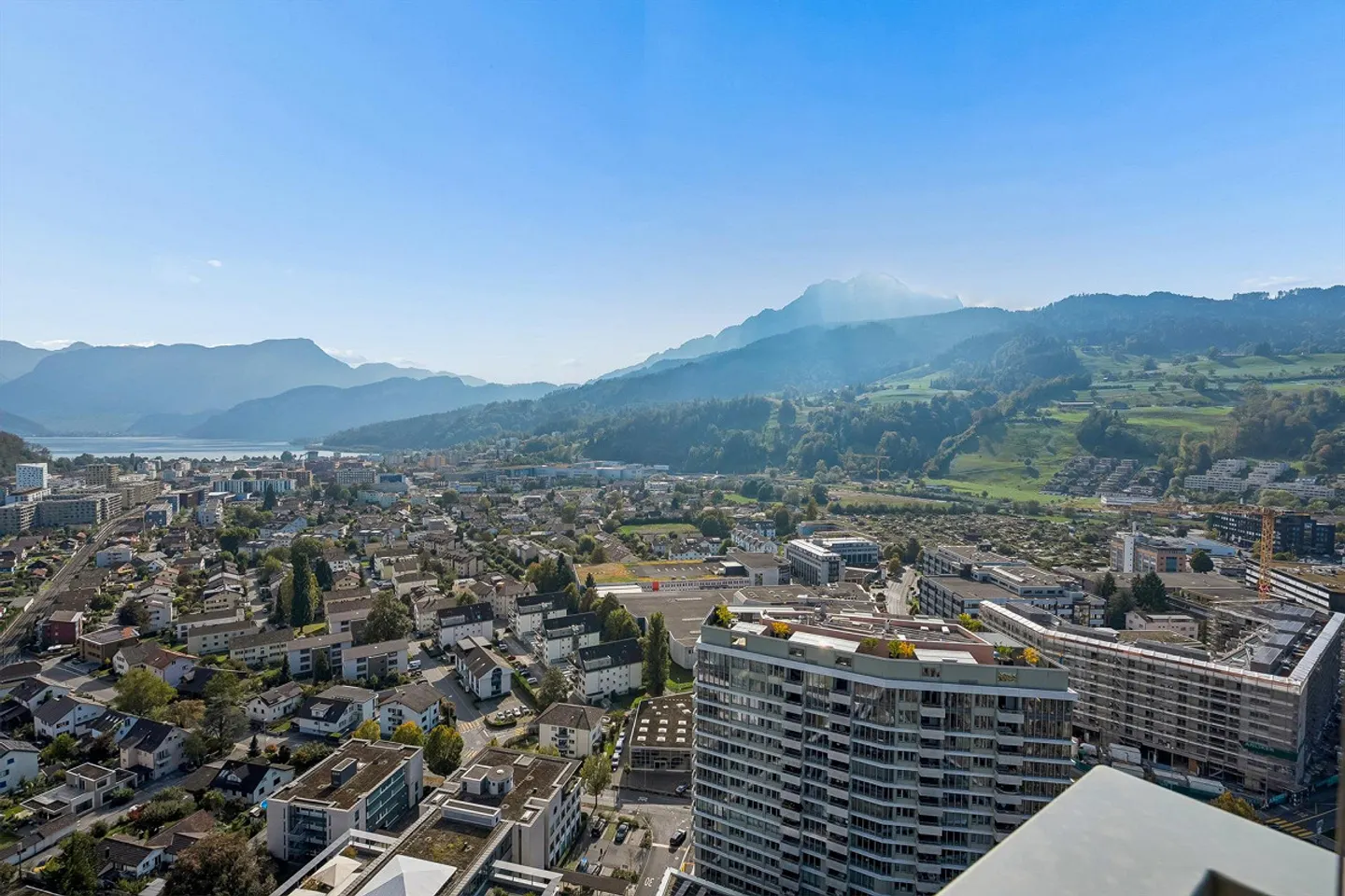 29. Etage, Südseite „Lassen Sie den Blick schweifen“ - Foto 1 di 12