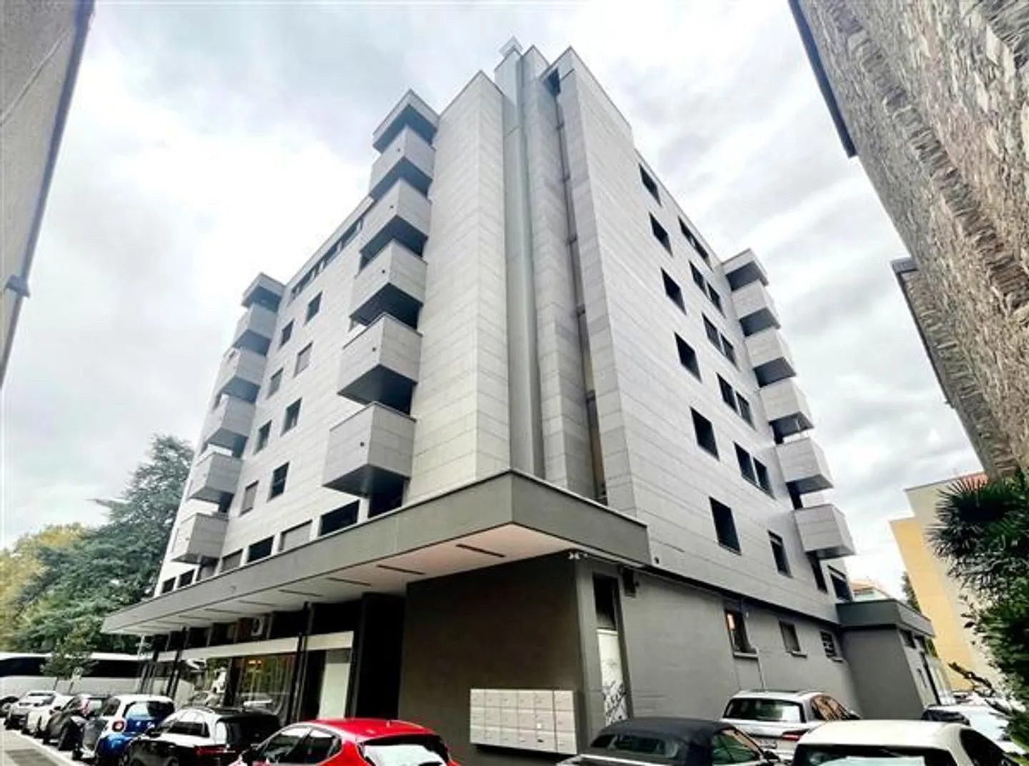 Lugano: Büro 10 Räume - Foto 1 von 6