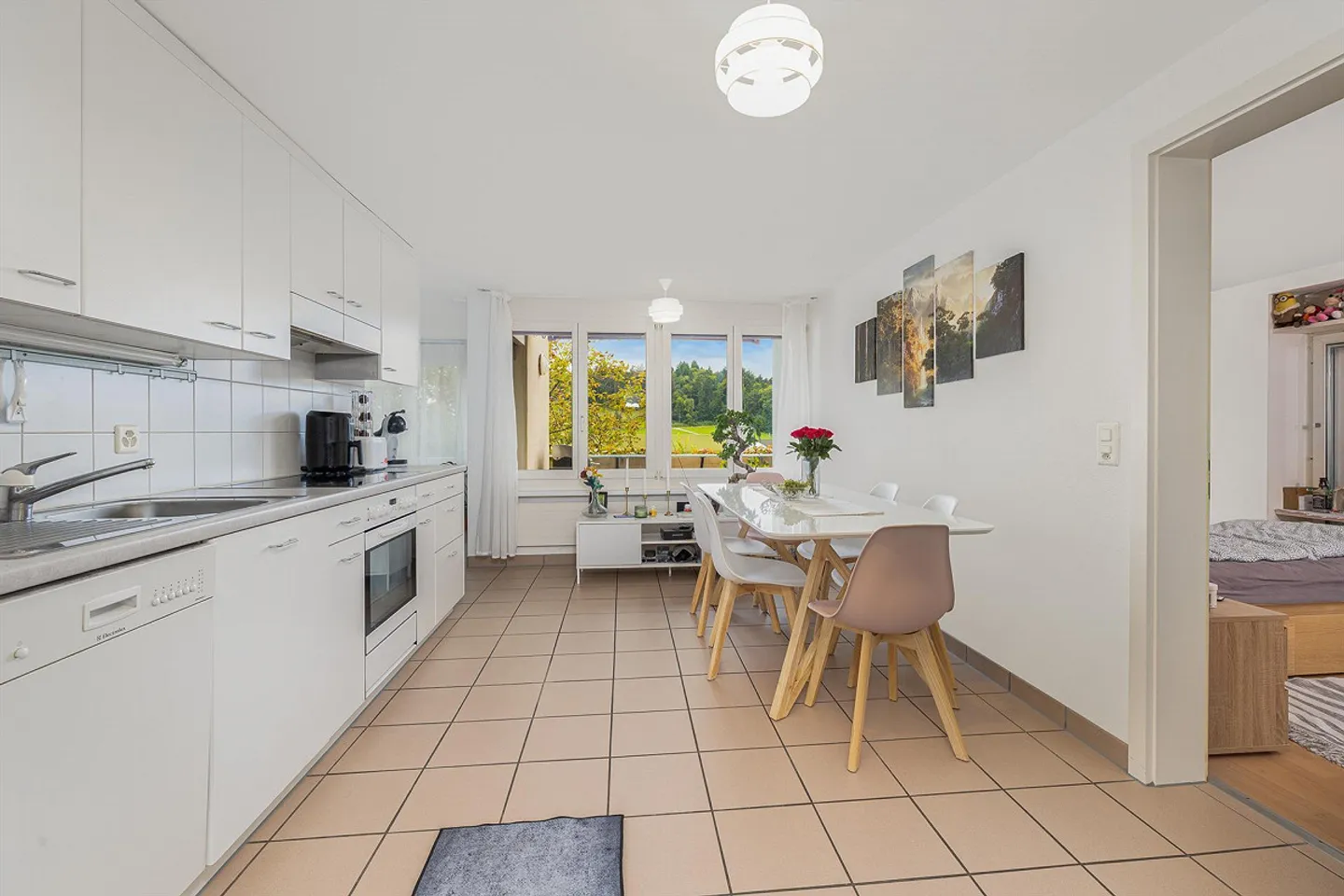 Super Location: Villa with Apartment - Photo 9 of 29