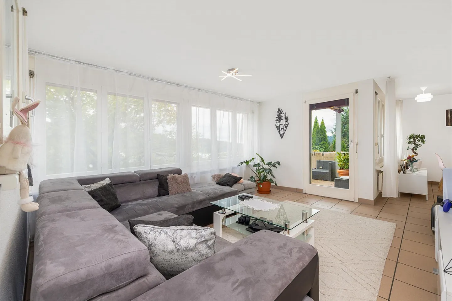 Super Location: Villa with Apartment - Photo 10 of 29