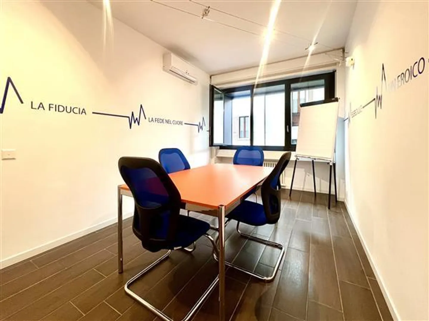 Lugano: Büro 10 Räume - Foto 5 von 6