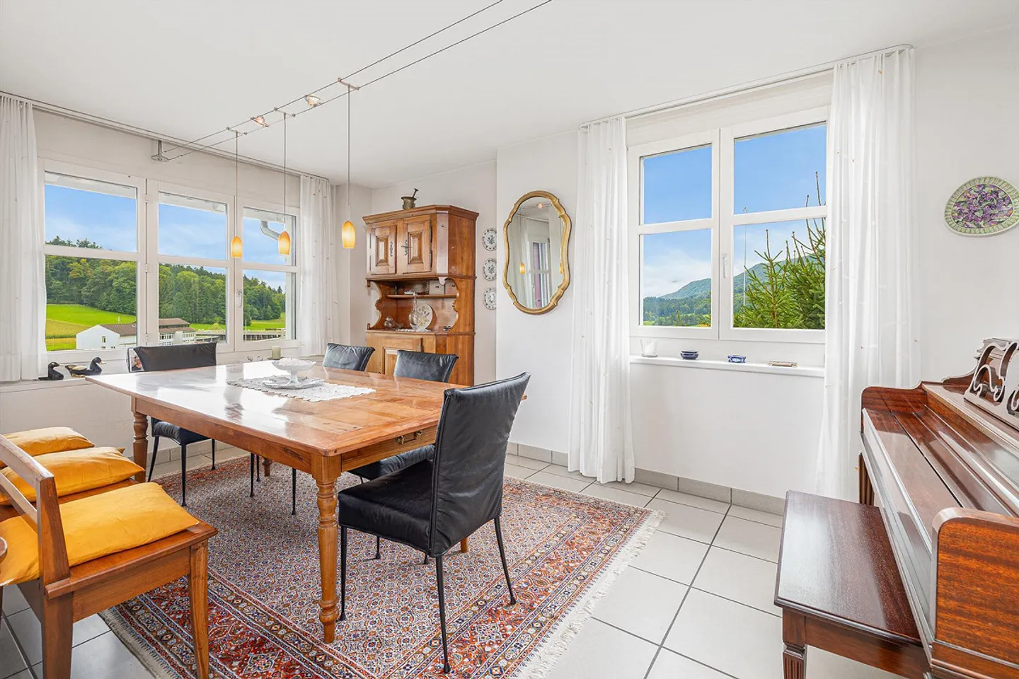 Super Location: Villa with Apartment - Photo 14 of 29