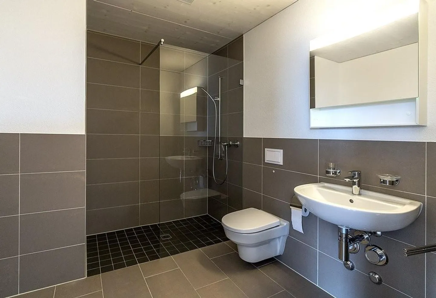 Dreamlike 3.5-room penthouse apartment in 8106 Adlikon - Photo 5 of 7