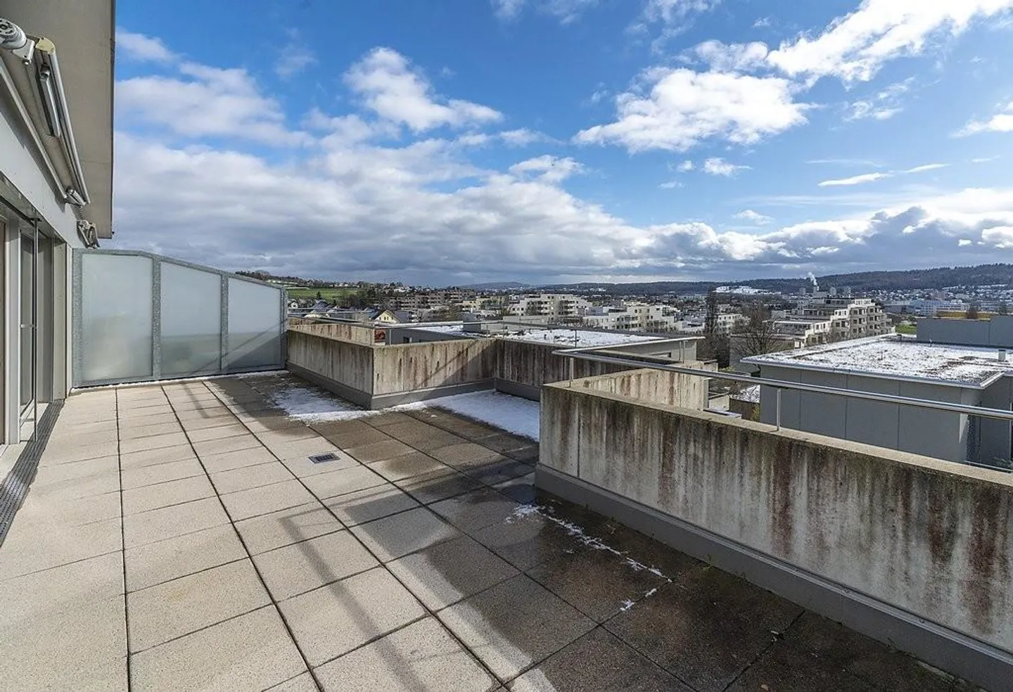 Dreamlike 3.5-room penthouse apartment in 8106 Adlikon - Photo 6 of 7