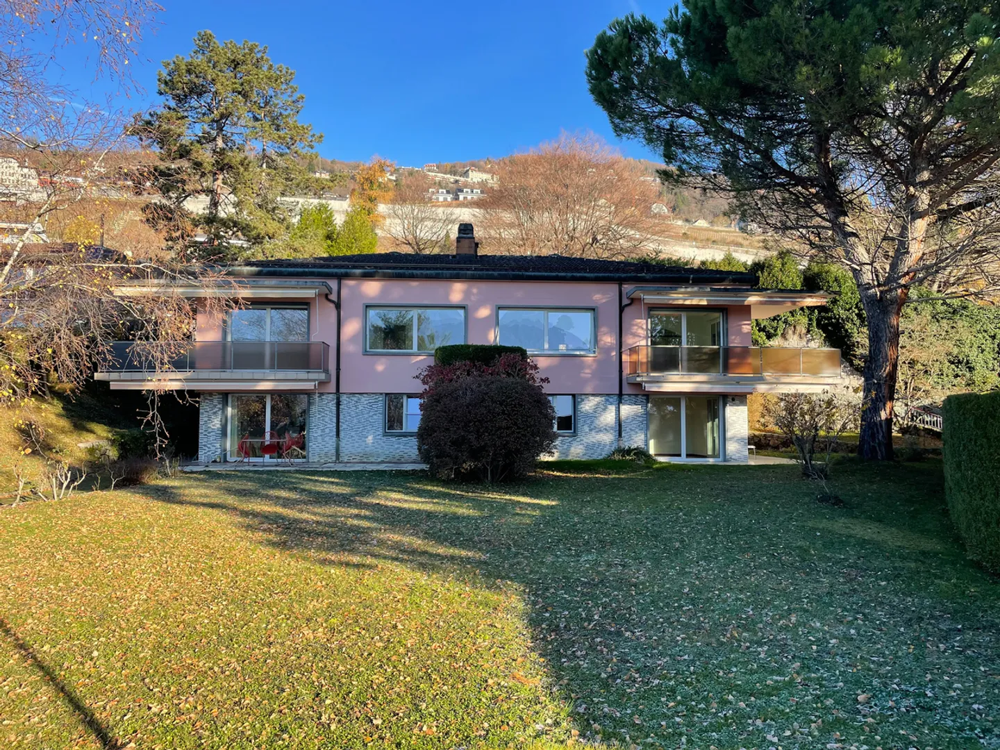 Spazioso appartamento di 5,5 locali con vista lago - Foto 1 di 13