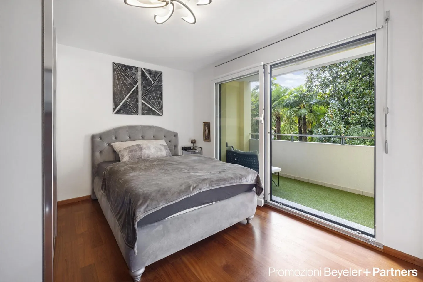 Elegante appartamento 3.5 locali con 3 balconi, posto auto e 2° residenza - Foto 6 di 18