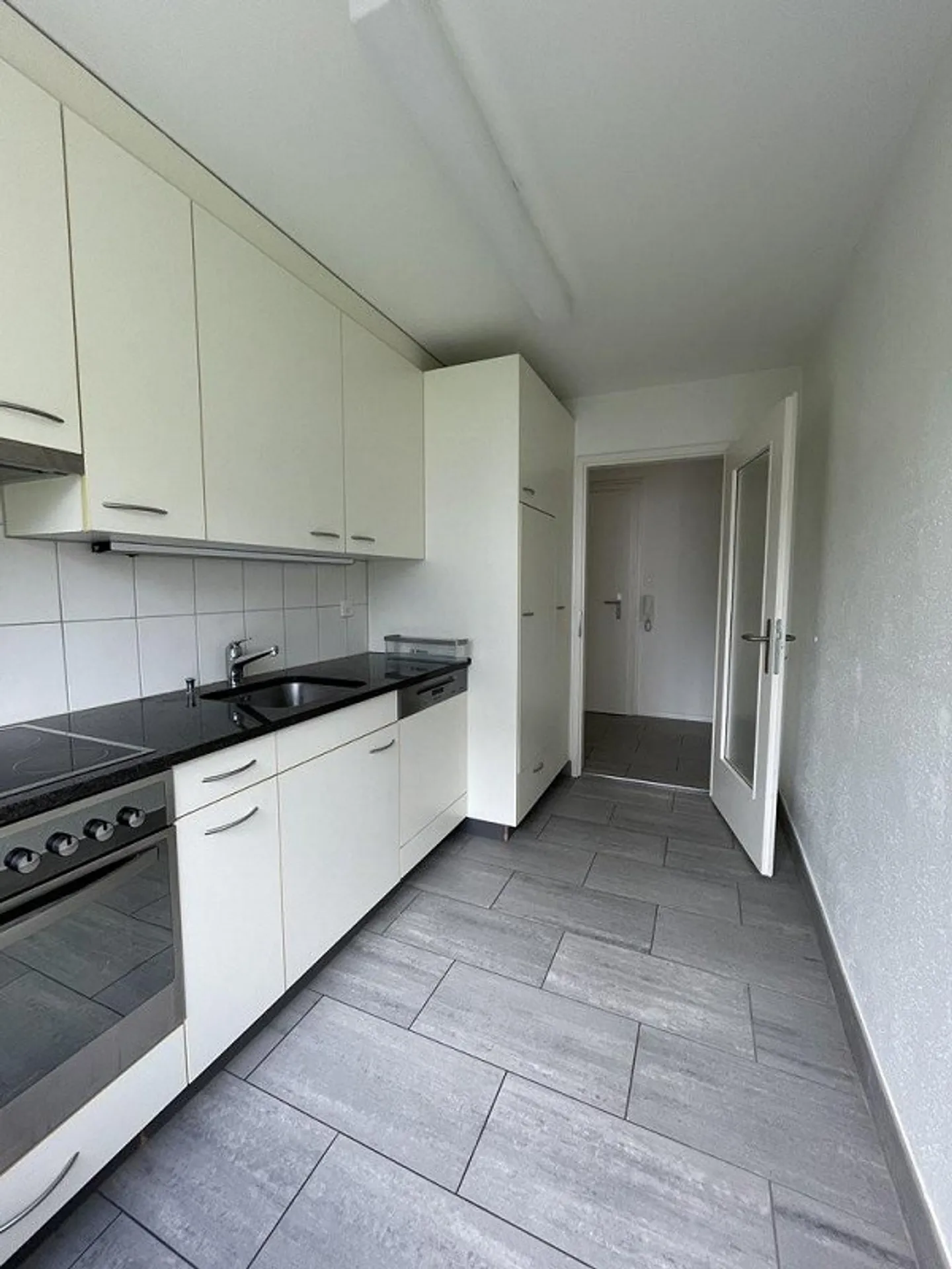 Apartment with Winter Garden in a Well-Maintained Property - Photo 2 of 12