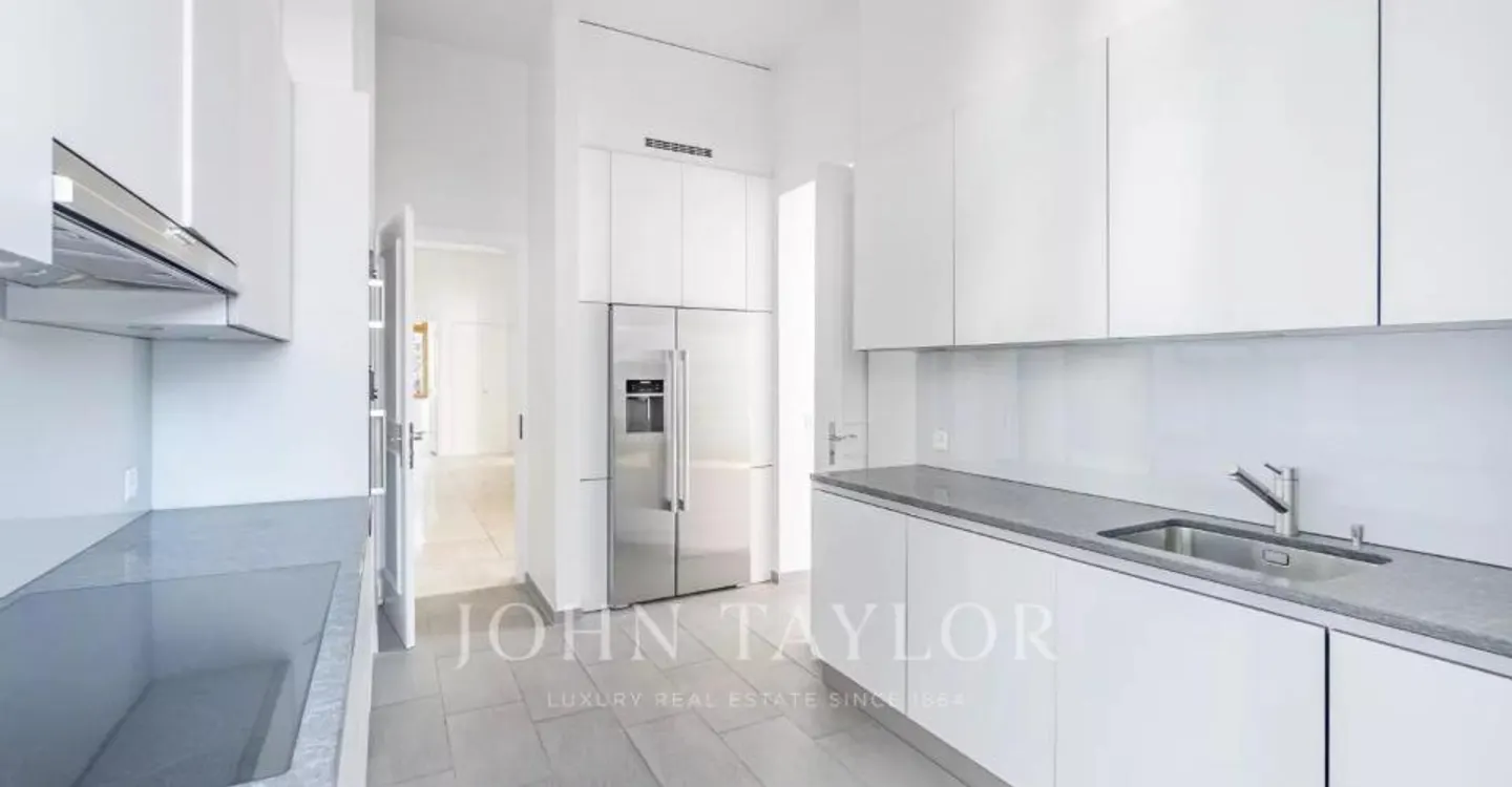 Magnificent property sheltered from prying eyes - Photo 10 of 13