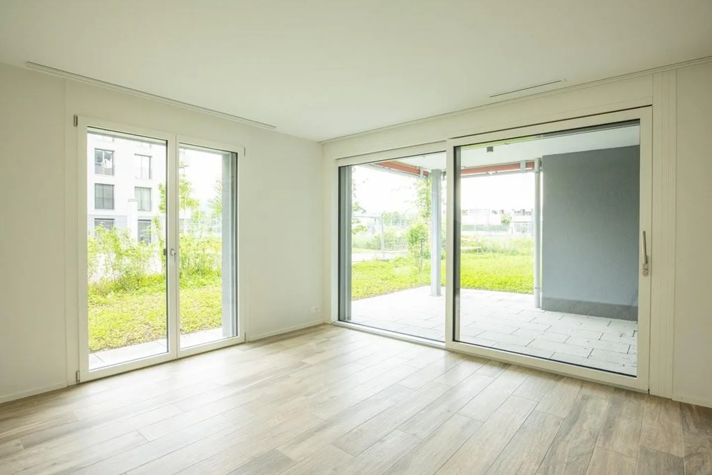 Appartamento spazioso e luminoso con patio e lavanderia privata - Foto 4 di 8