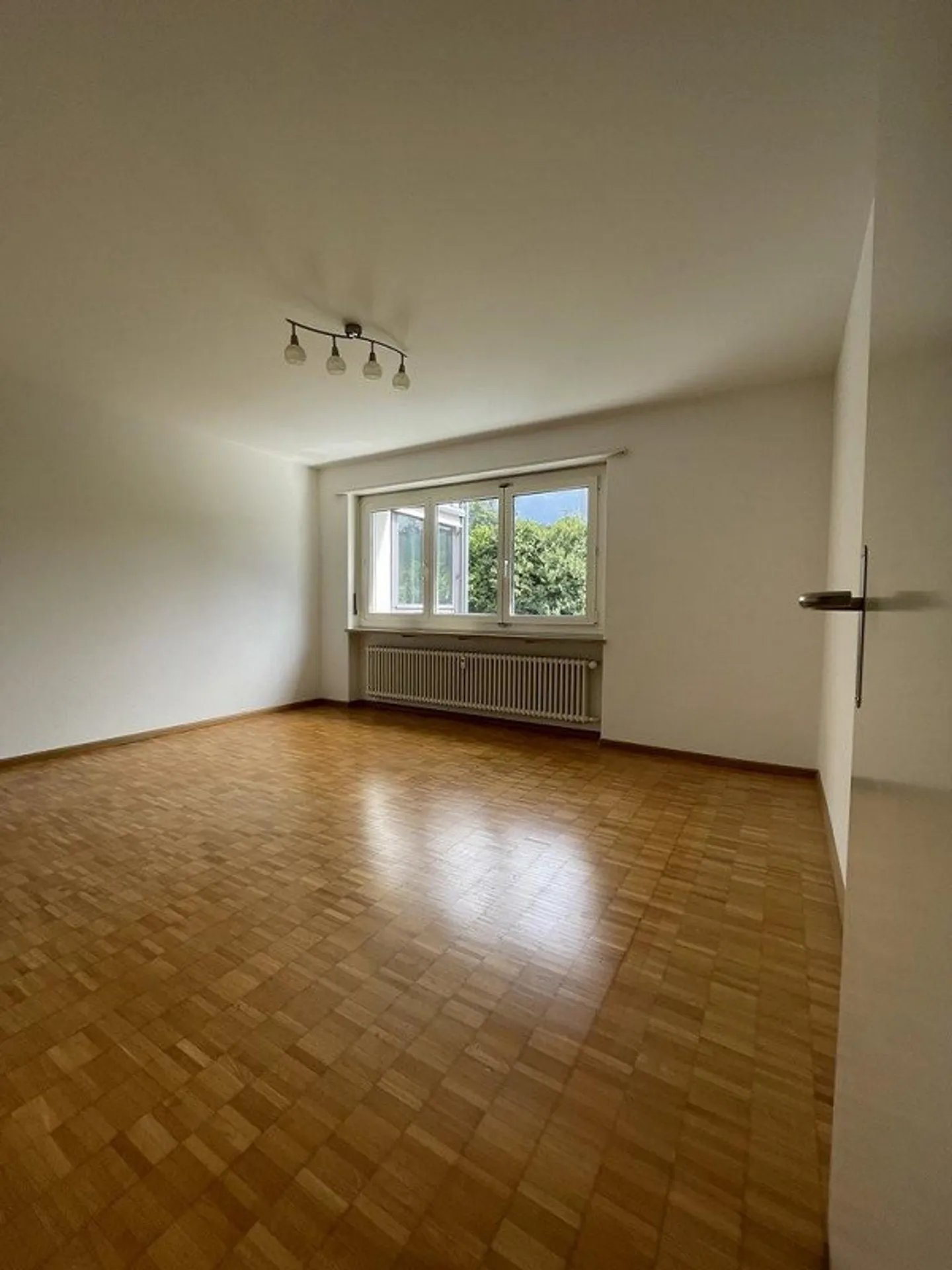 Apartment with Winter Garden in a Well-Maintained Property - Photo 9 of 12