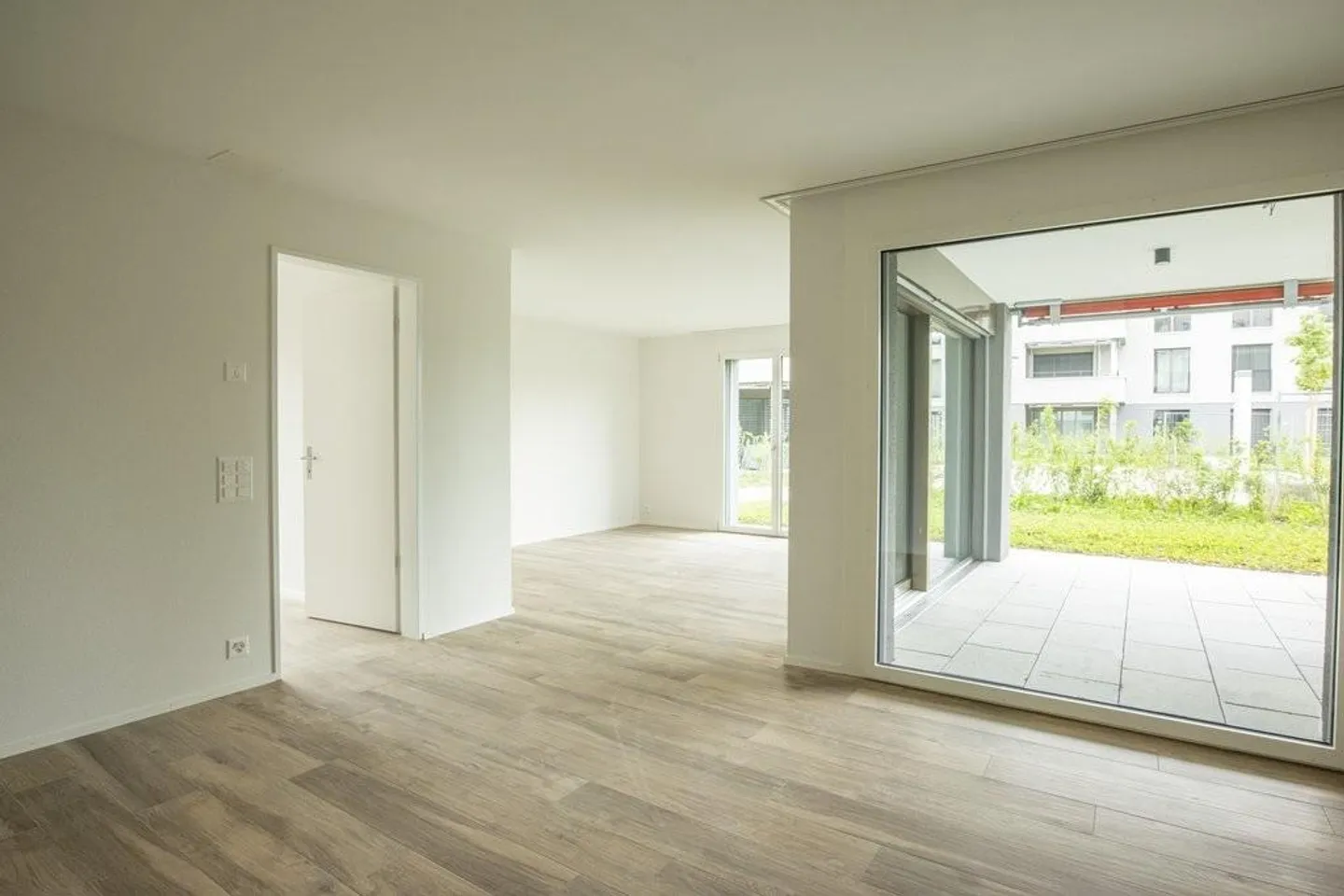 Appartamento spazioso e luminoso con patio e lavanderia privata - Foto 5 di 8