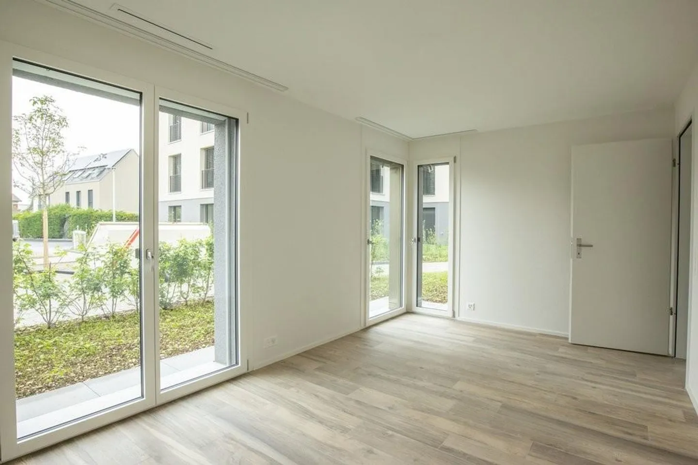 Appartamento spazioso e luminoso con patio e lavanderia privata - Foto 6 di 8