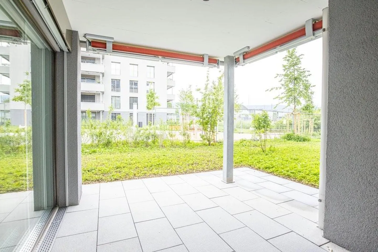 Appartamento spazioso e luminoso con patio e lavanderia privata - Foto 7 di 8