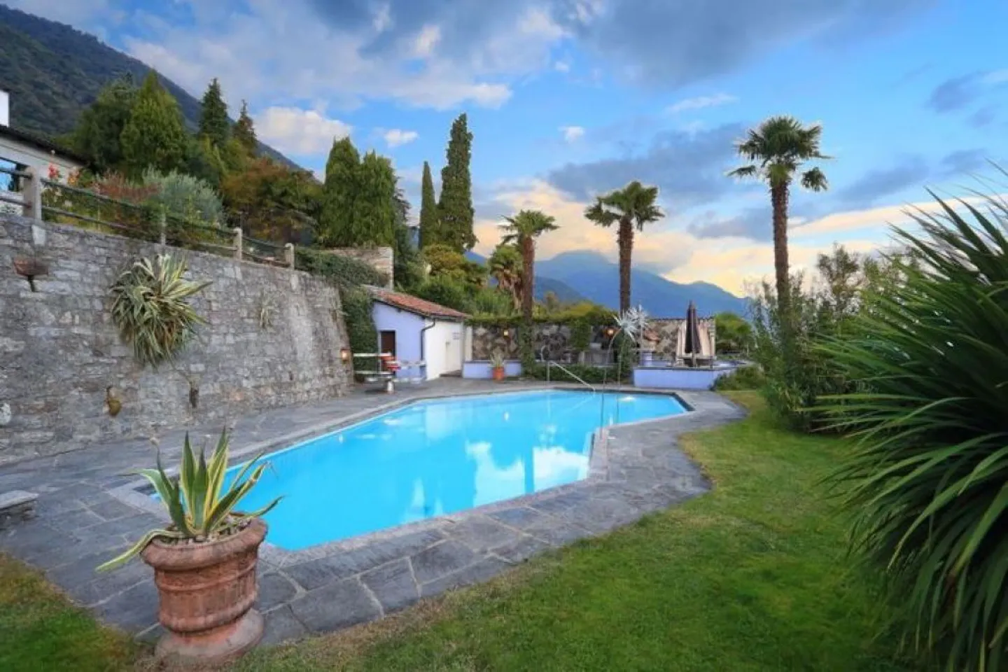 Beautiful Villa - Photo 3 of 6