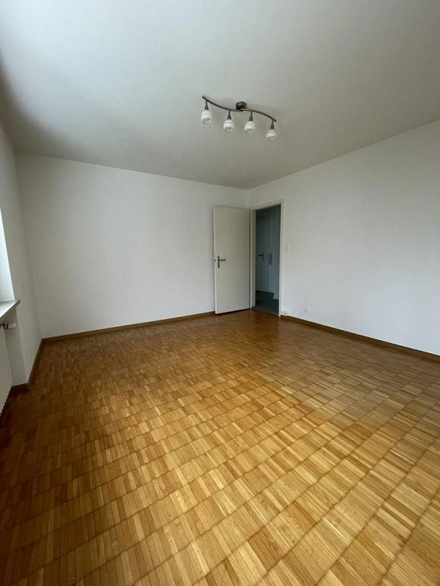 Apartment with Winter Garden in a Well-Maintained Property - Photo 10 of 12