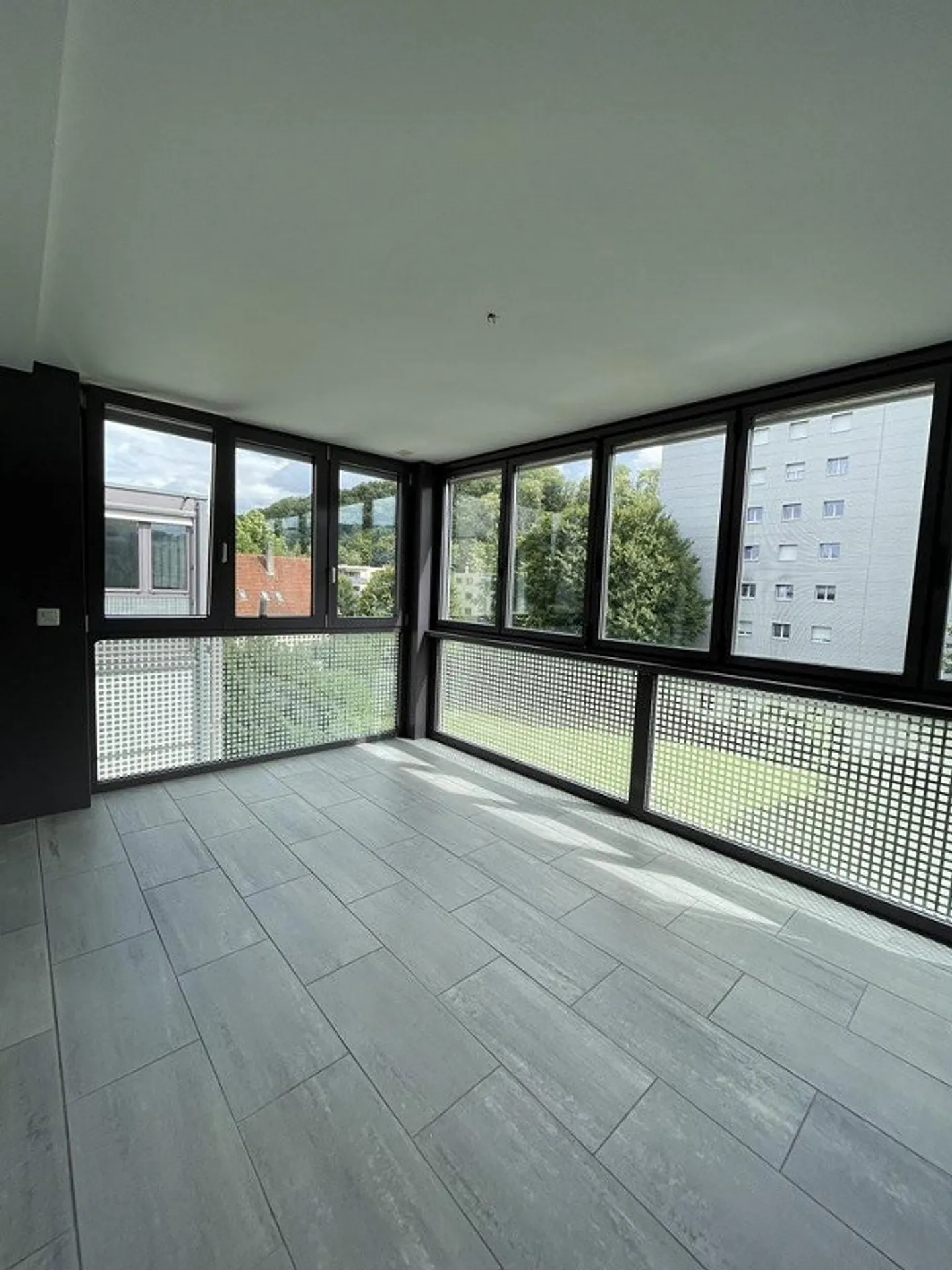 Apartment with Winter Garden in a Well-Maintained Property - Photo 11 of 12