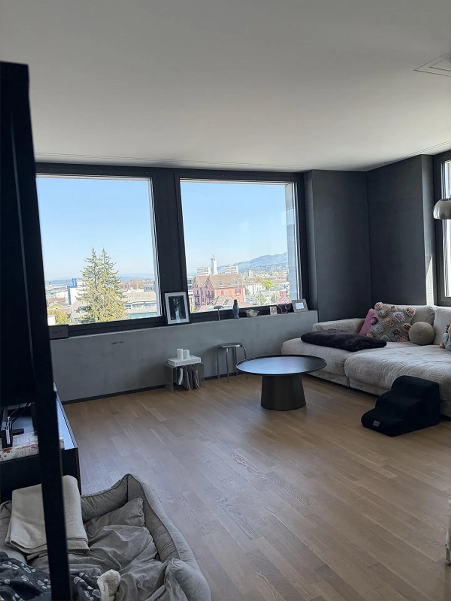 Helle Eckwohnung mit Loggias - Foto 1 von 8