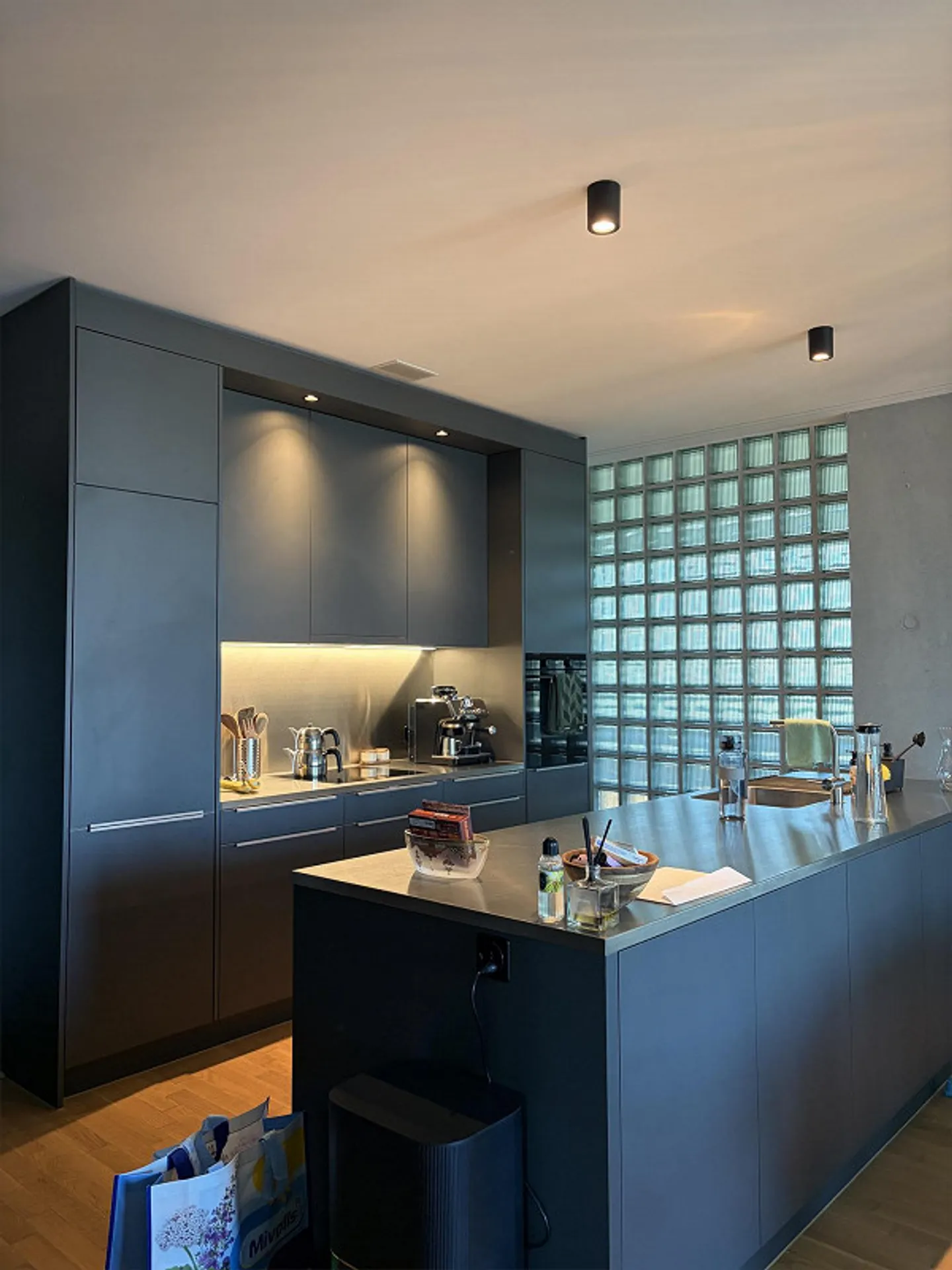 Helle Eckwohnung mit Loggias - Foto 3 von 8