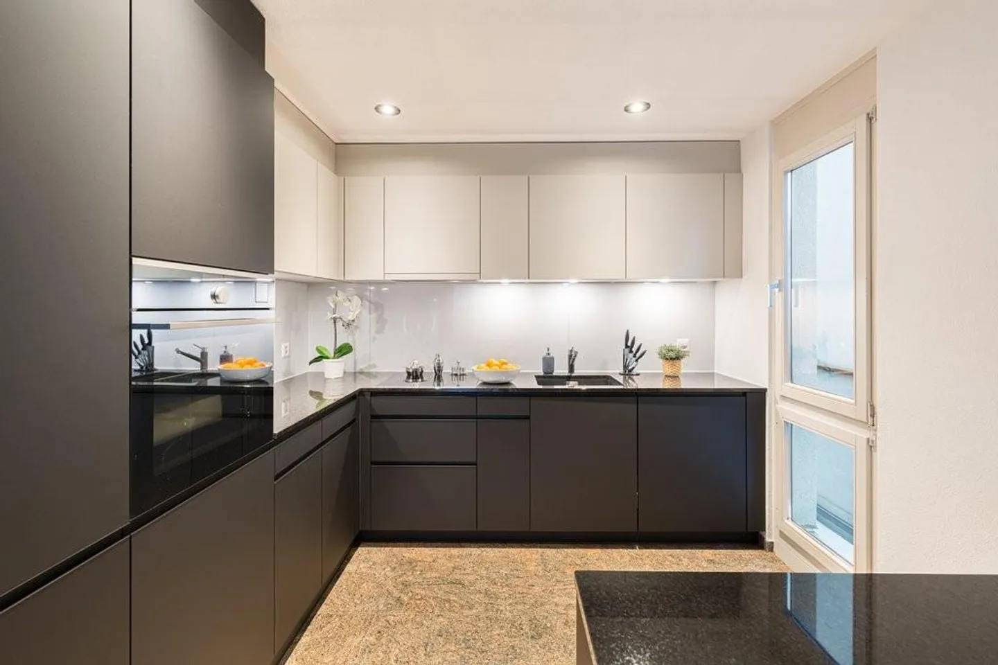 Appartamento duplex elegante e ristrutturato con balcone e camino - Foto 4 di 10