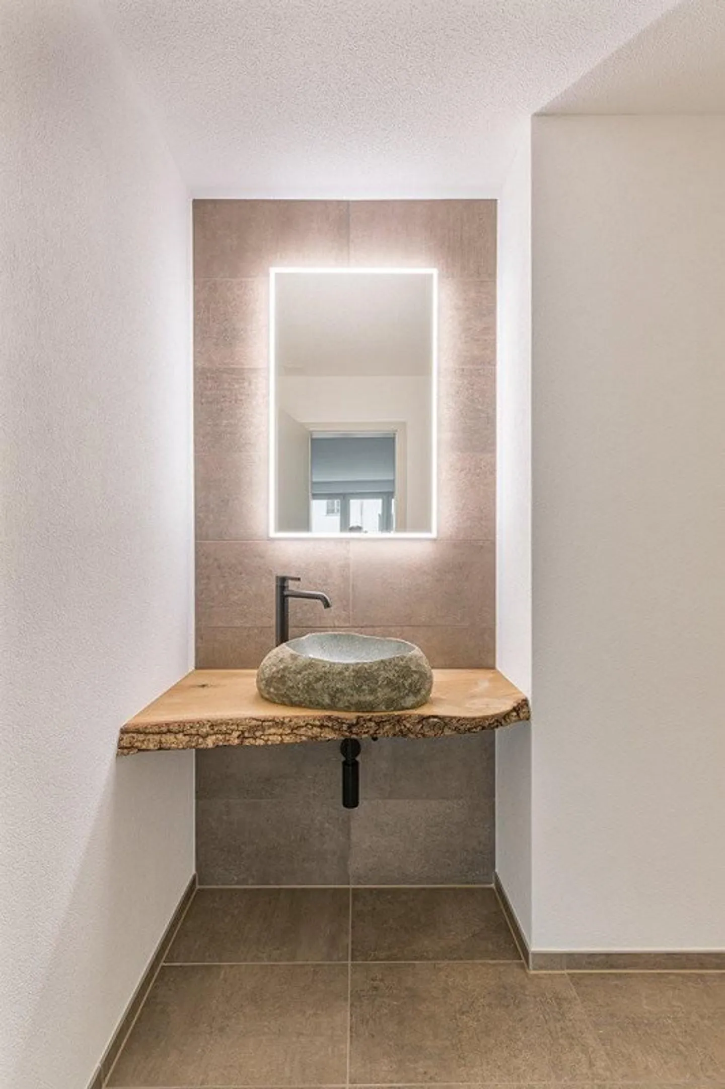Appartamento duplex elegante e ristrutturato con balcone e camino - Foto 5 di 10