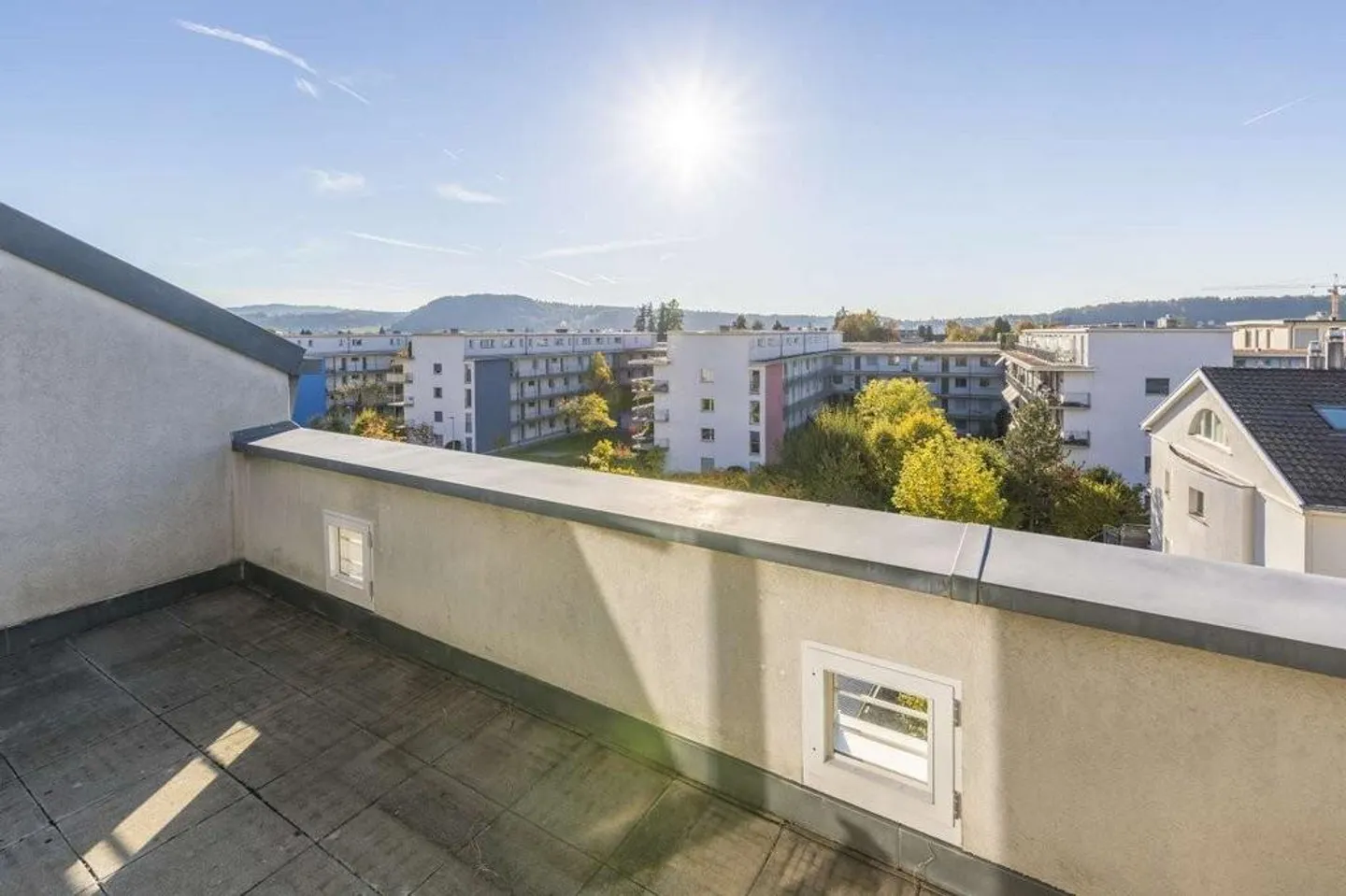 Appartamento duplex elegante e ristrutturato con balcone e camino - Foto 6 di 10