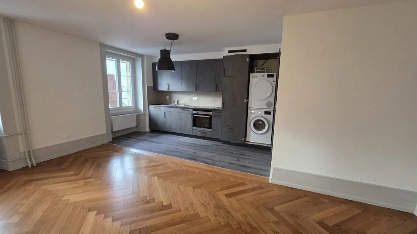 3.5 Room Apartment - Photo 3 of 8