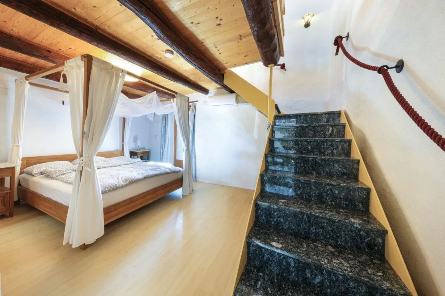 CORCAPOLO - Affascinante rustico con due appartamenti indipendenti - Foto 2 di 30