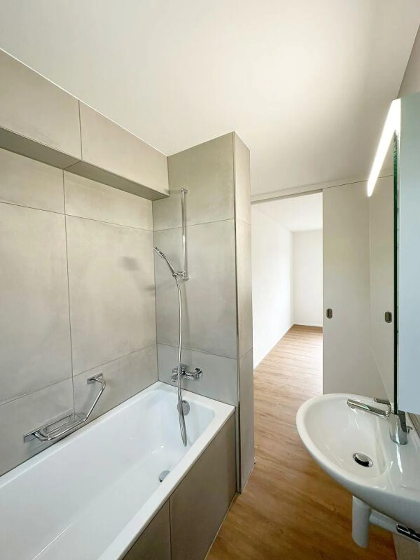 VIVERE NEL POPOLARE QUARTIERE BREITE - PRIMA AFFITTA DOPO RISTRUTTURAZIONE COMPLETA - Foto 6 di 10