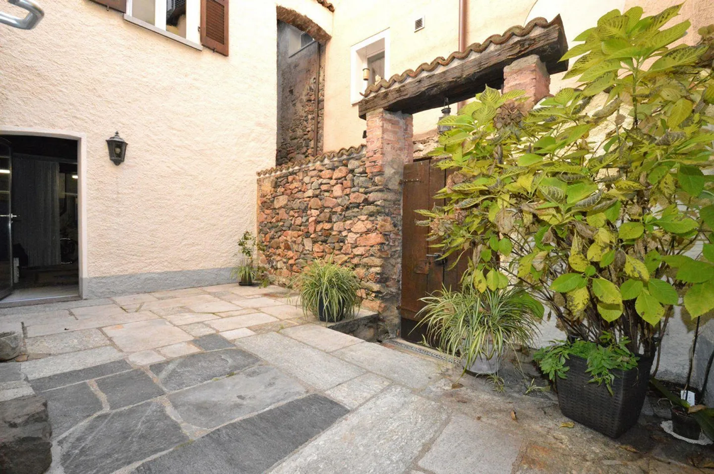 Casa di villaggio ristrutturata con stile nel centro storico di Morcote - Foto 13 di 16