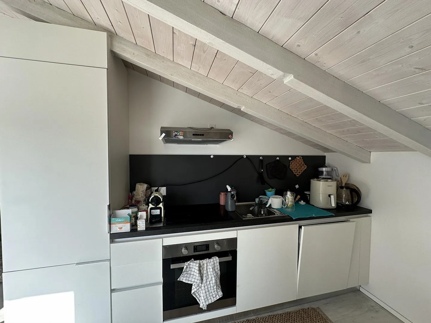 ZU VERMIETEN: DACHGESCHOSS MIT SICHTBAREN BEAMEN UND TERRASSE - Foto 3 von 9