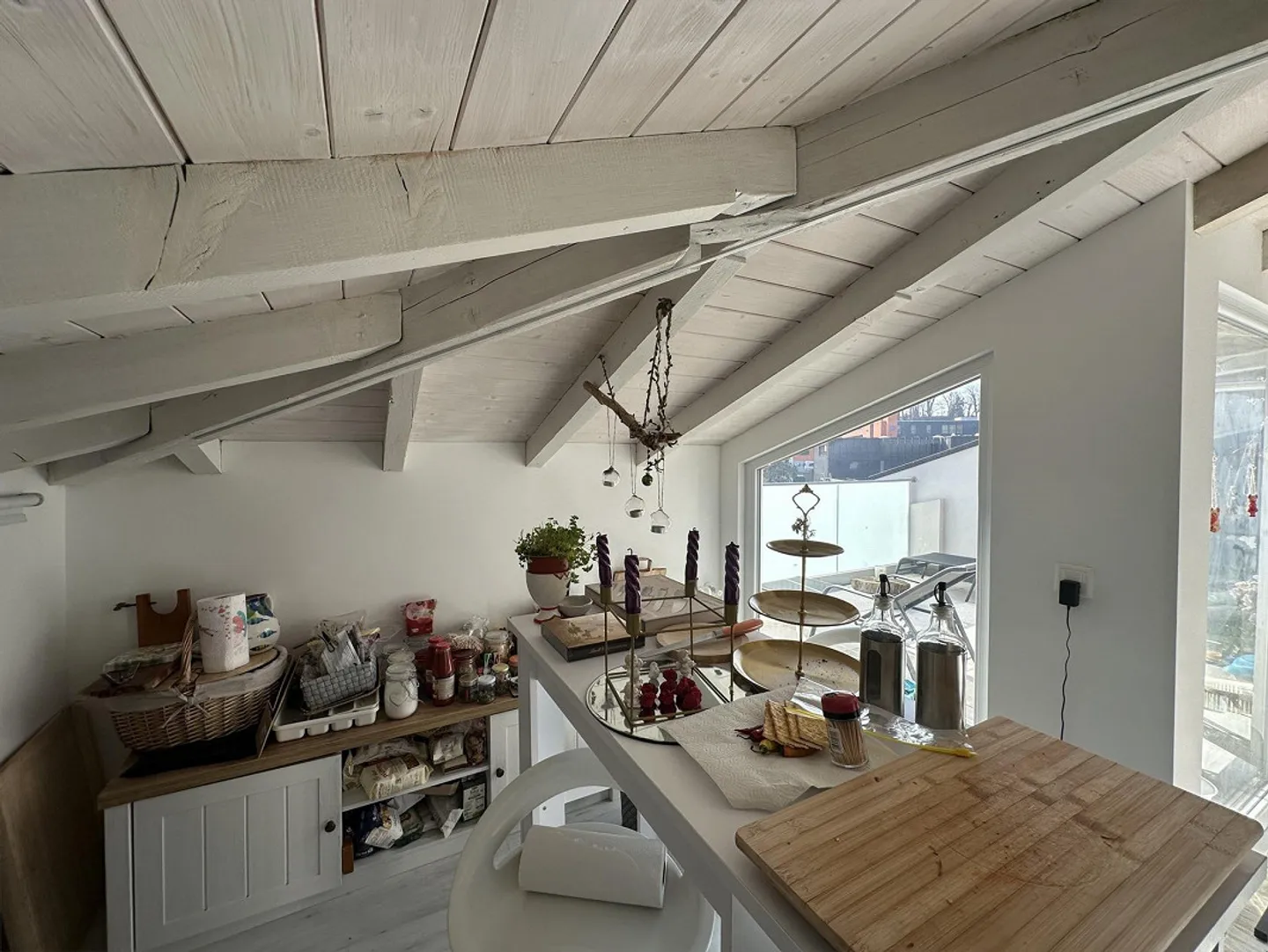 ZU VERMIETEN: DACHGESCHOSS MIT SICHTBAREN BEAMEN UND TERRASSE - Foto 4 von 9