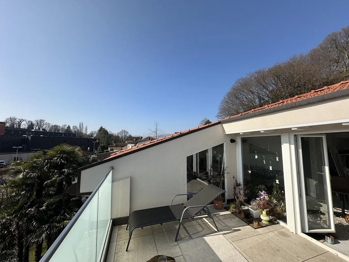 ZU VERMIETEN: DACHGESCHOSS MIT SICHTBAREN BEAMEN UND TERRASSE - Foto 1 von 9