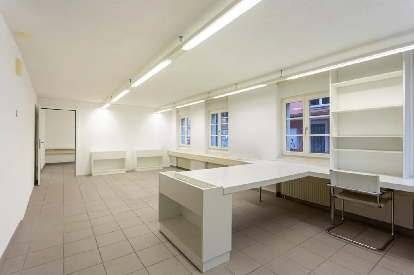 Attractive Office in Prime Location - Photo 2 of 9