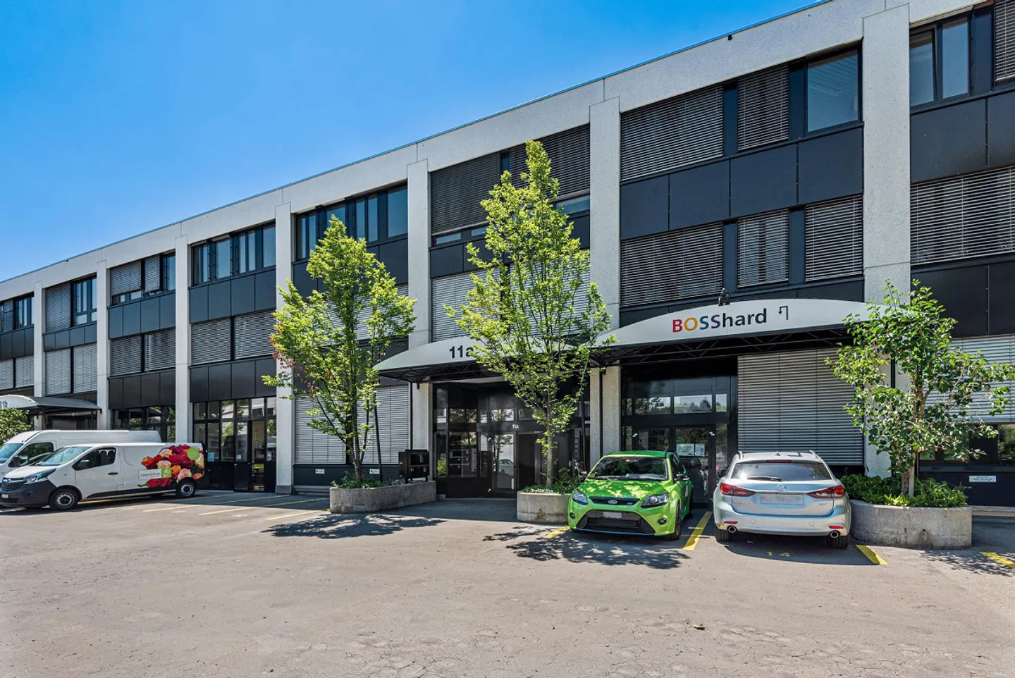 Spazio ufficio ampliato con accesso all'ascensore merci - Foto 1 di 10