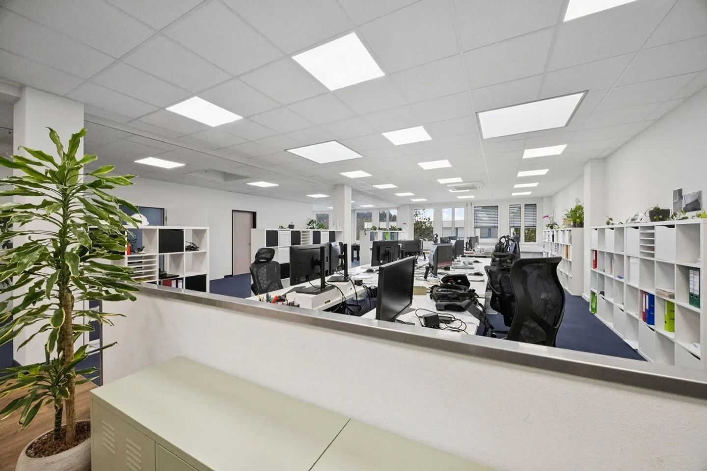 Spazio ufficio ampliato con accesso all'ascensore merci - Foto 3 di 10