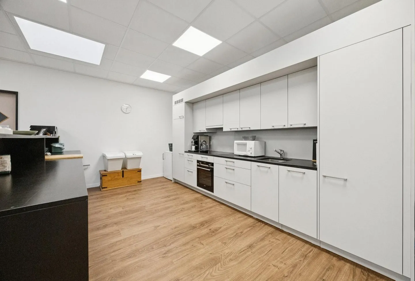 Spazio ufficio ampliato con accesso all'ascensore merci - Foto 4 di 10