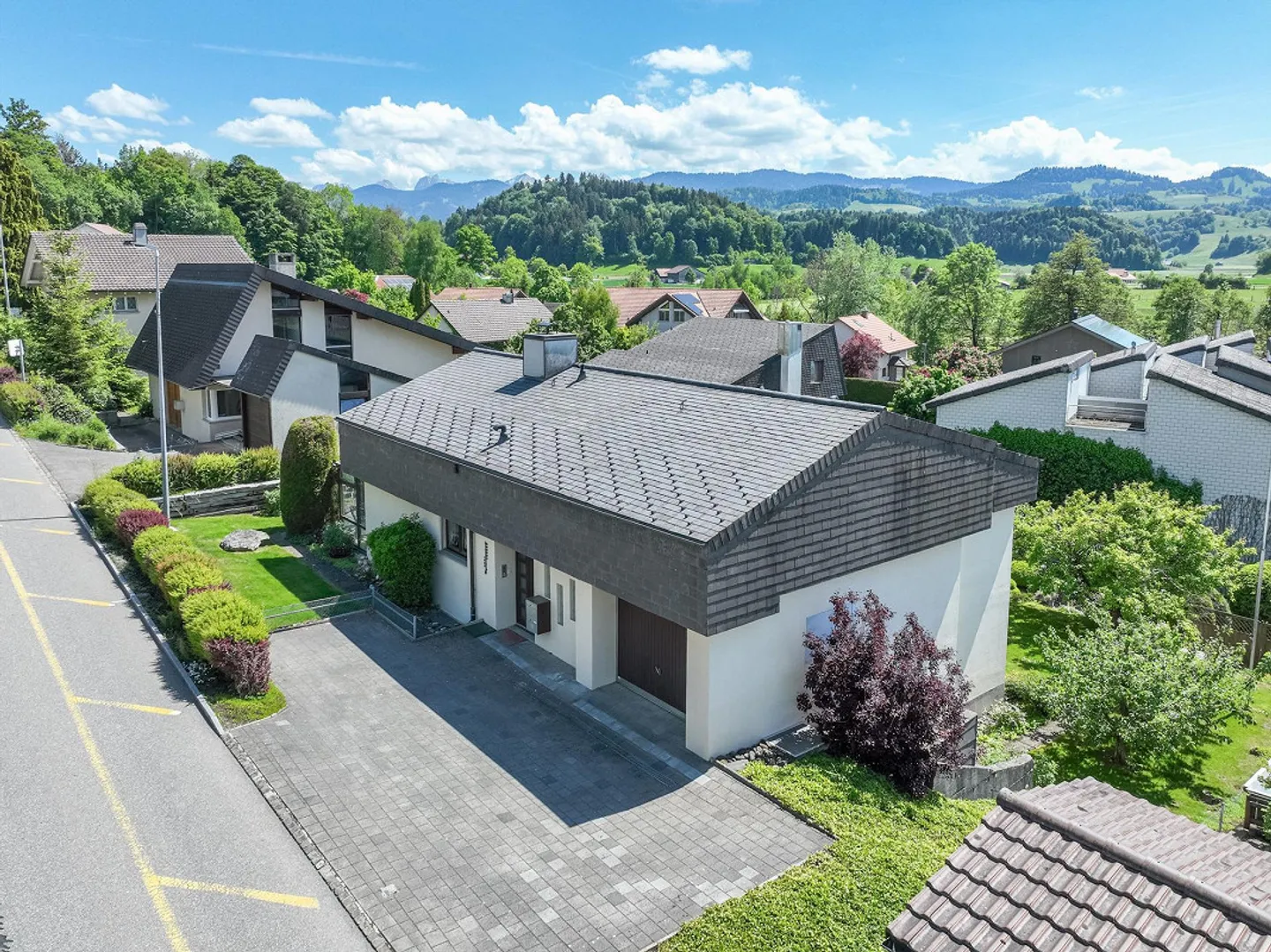 Living experience with a view and garden idyll - Photo 2 of 13