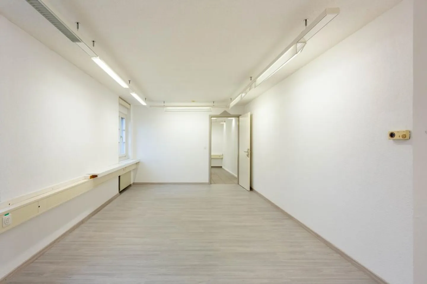 Attractive Office in Prime Location - Photo 5 of 9