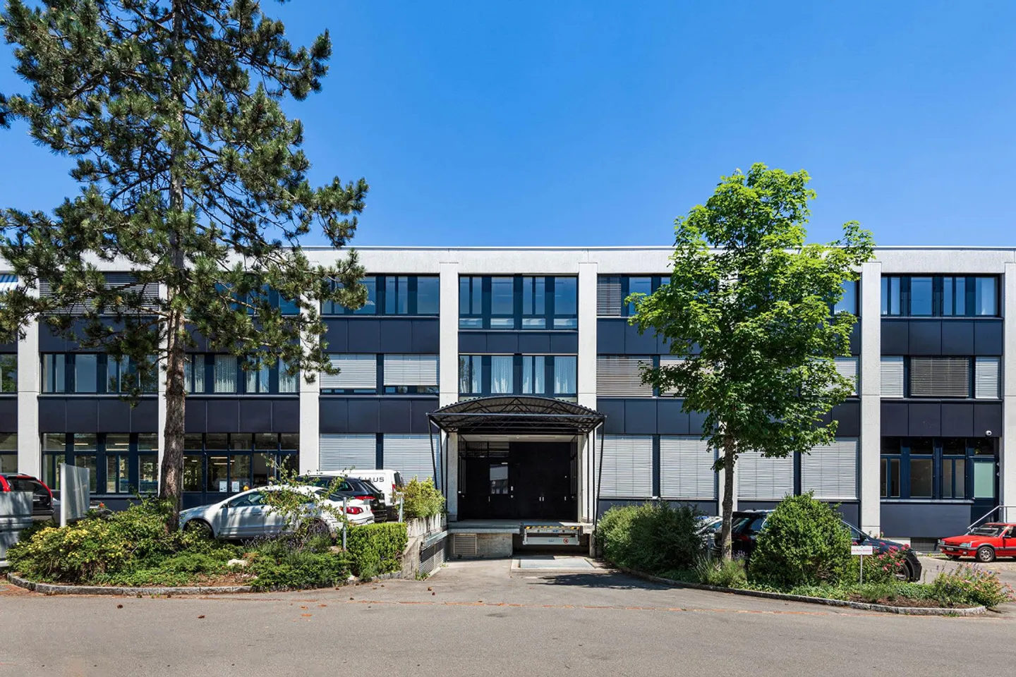 Spazio ufficio ampliato con accesso all'ascensore merci - Foto 8 di 10